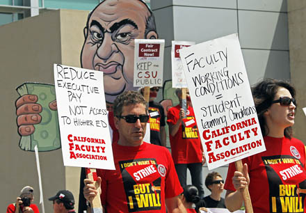 A caricature of Charles B. Reed, chancellor of California State U., looms over a faculty demonstration in protest of the trustees’ decision to allow foundations to contribute to presidents’ salaries.